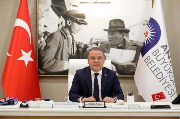 Muhittin Böcek 'En çok beğenilen belediye başkanı' seçildi 