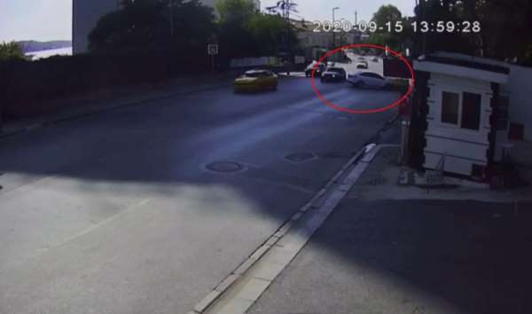 (Özel) İstanbul'da hatalı dönüş kazası kamerada: 3 yaralı 