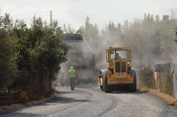 Büyükşehir Belediyesi, Tarsus ve Çamlıyayla'da asfalt çalışmalarına devam ediyor