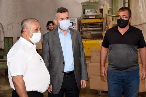 Başkan Zeybek belediyeye ait tesisler de incelemelerde bulundu 