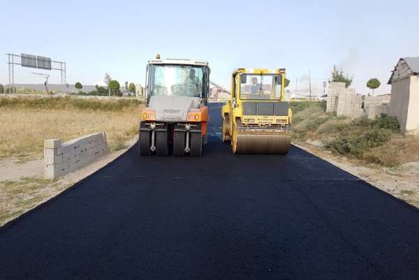 Van Büyükşehir Belediyesi Andaç Mahalle yolunu asfaltlıyor 