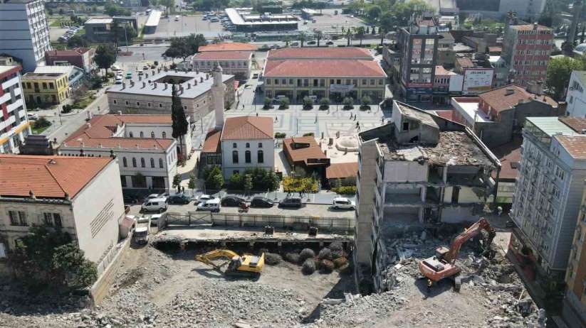 Belediye binasında yıkım çalışmalarında sona gelindi