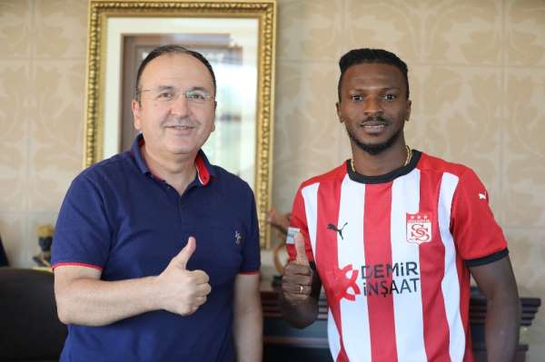 Olarenwaju Kayode resmen Sivasspor'da 