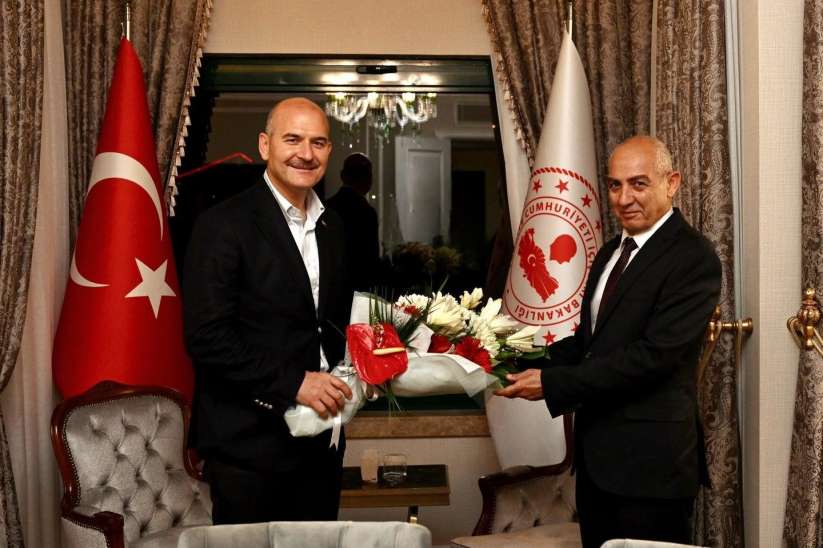 42 yıl ay yıldızlı üniforma ile hizmet