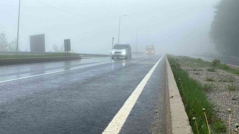 Bolu Dağı'nda sis ve yağış etkili oluyor