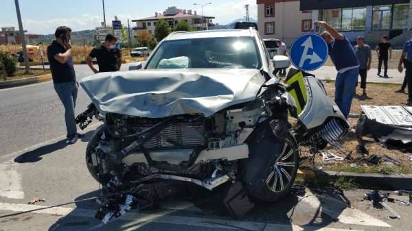 İş adamı Burhan Erçal kaza geçirdi: 2 yaralı 