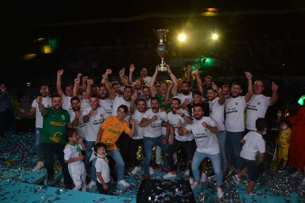 Şampiyon Korkutelispor, kupasını törenle aldı 