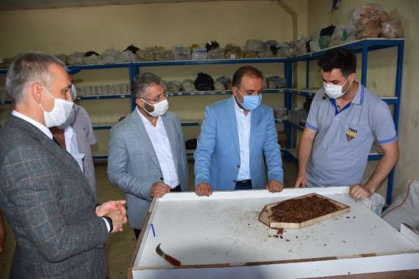 AK Parti'li Baybatur'dan CHP'li Özel'e üzüm yanıtı 