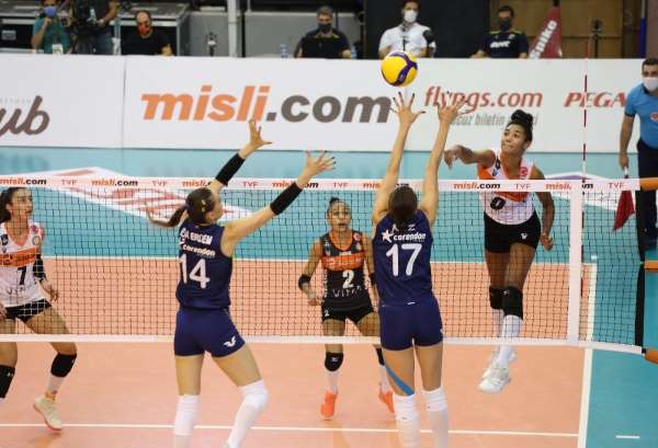Sultanlar Ligi: Eczacıbaşı VitrA: 2 - Fenerbahçe Opet: 3 