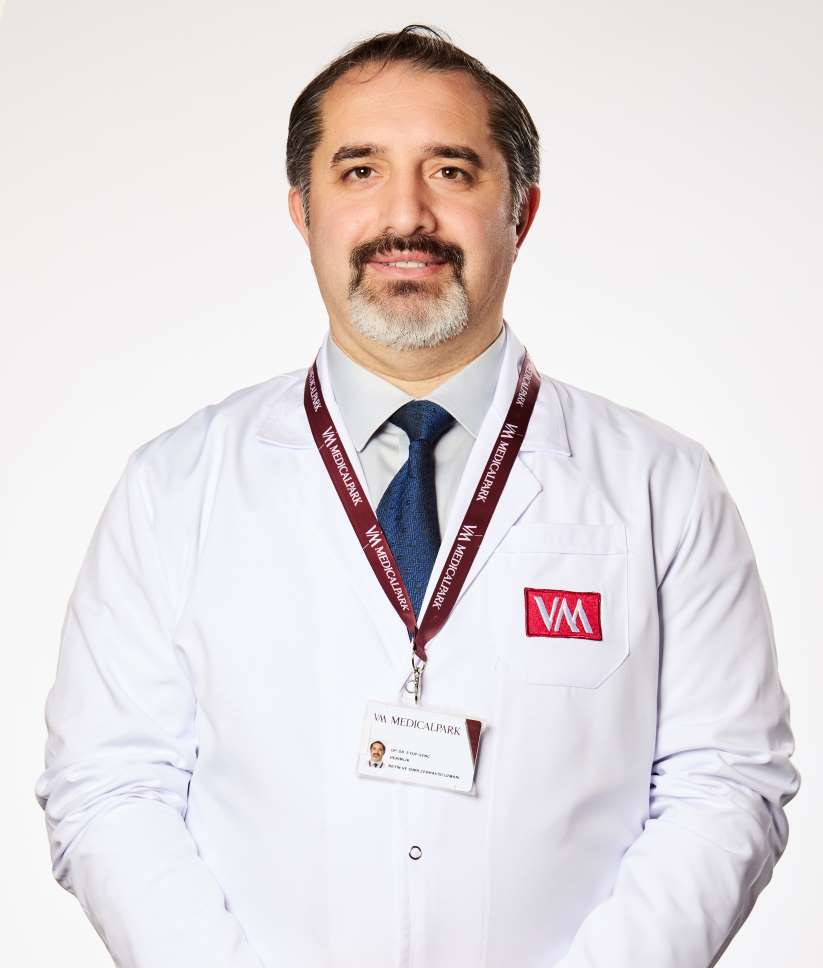 Bel fıtığı tedavisinde son yıllarda öne çıkan endoskopik bel fıtığı ameliyatı hakkında bilgi veren Beyin ve Sinir Cerrahisi Uzmanı Op. Dr. Eyüp Genç,