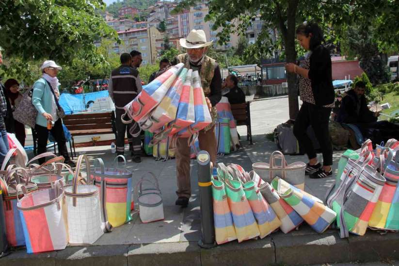 Terziliği bıraktı, çanta üretimine başladı