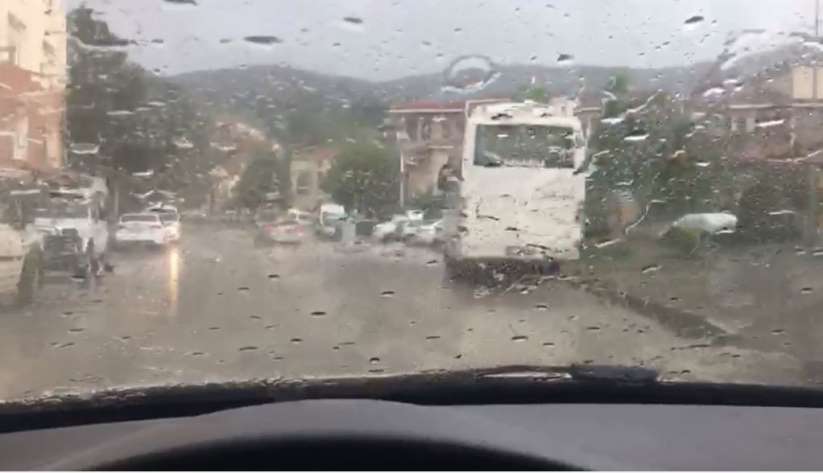 Kastamonu'da sağanak yağış ve fırtına etkili oldu