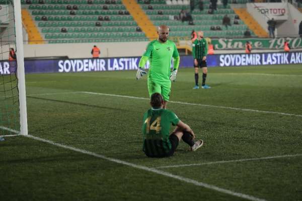 Akhisarspor kaleci Gökhan ile yollarını ayırdı 