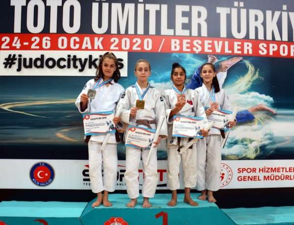 Manisa BBSK'lı judocular, milli takım kampında 