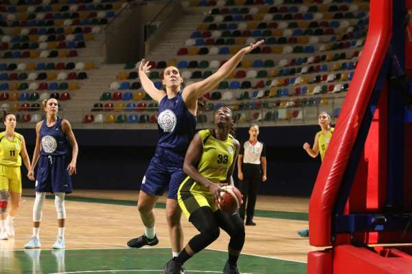 Leyla Atakan Cup'ta son maçın galibi: İzmit Belediyespor 