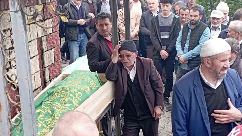 Alkollü sürücünün sebep olduğu trafik kazasında hayatını kaybeden 4 kişi toprağa verildi
