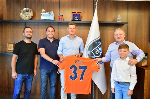 Medipol Başakşehir, Skrtel ile devam ediyor 