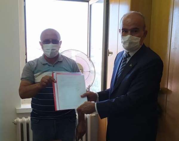 MHP'li Kaya mazbatasını aldı 