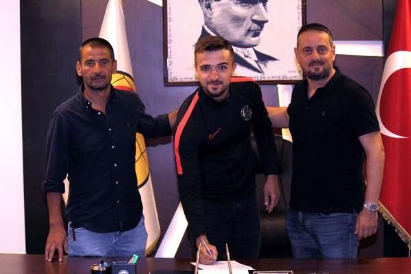 Kaleci Melih'ten Eskişehirspor'a 3 yıllık imza 