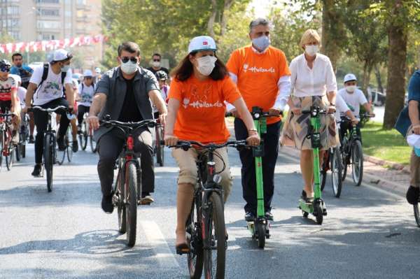 Kahramanmaraş'ta 7'den 70'e binlerce kişi pedal çevirdi 