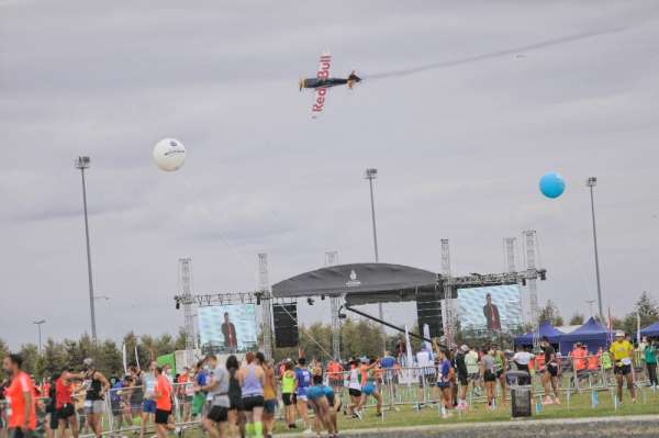 Vodafone İstanbul Yarı Maratonu'nda Red Bull Sky Tour şovu 
