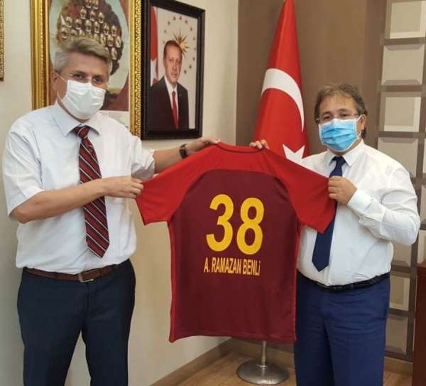 Sağlık Müdürü ve Başhekime Kayserispor forması