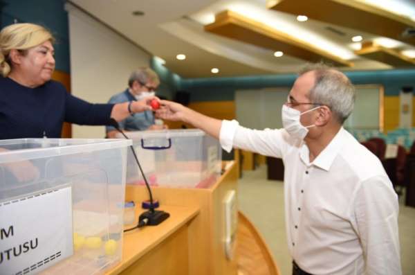 Tarsus'ta belediye toplu konutları için kat kurası çekildi