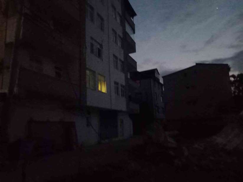 Kontrollü minare yıkımı ilçeyi elektriksiz bıraktı
