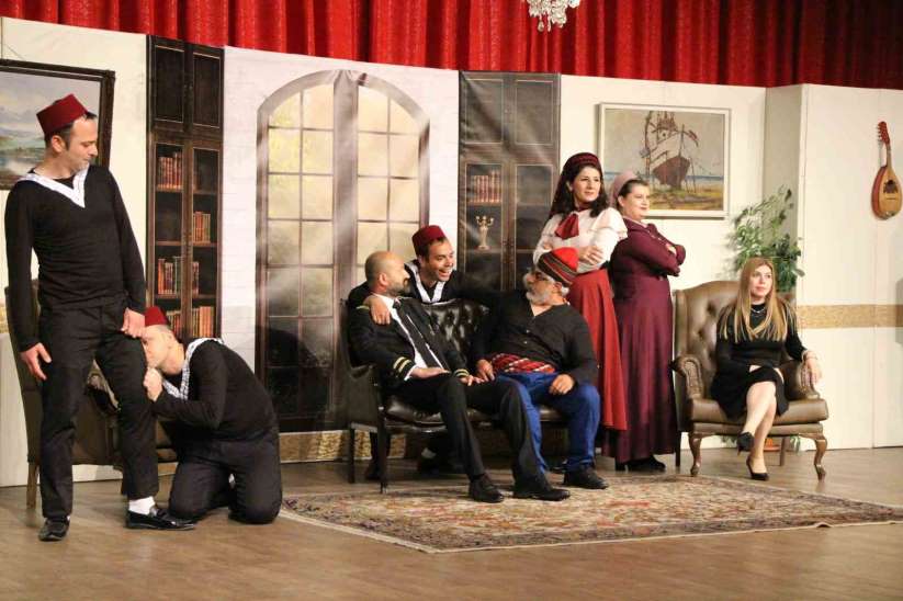 Amasyalı tiyatrocular deprem bölgesindeki çocuklar için yeniden sahnede