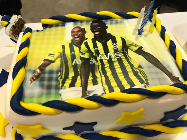 Fenerbahçe'de Samatta'nın doğum günü kutlandı