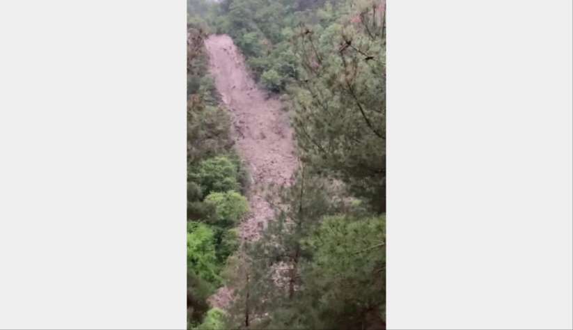 Amasya'da heyelan anı kamerada