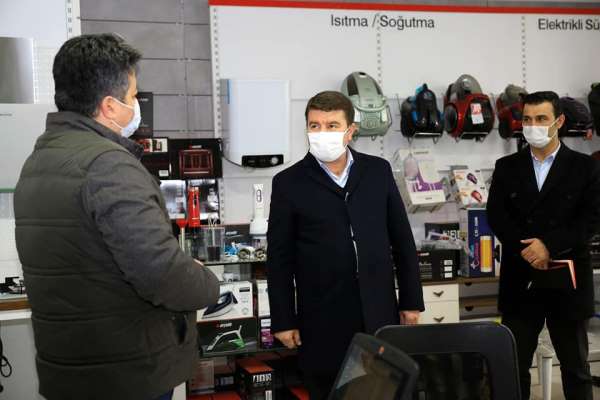 Belediye Başkan Evren Dinçer esnafları dinliyor