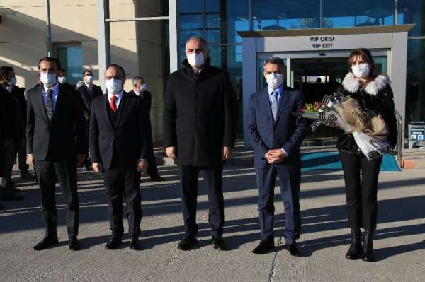 Kültür ve Turizm Bakanı Ersoy Elazığ'dan Tunceli'ye geçti 
