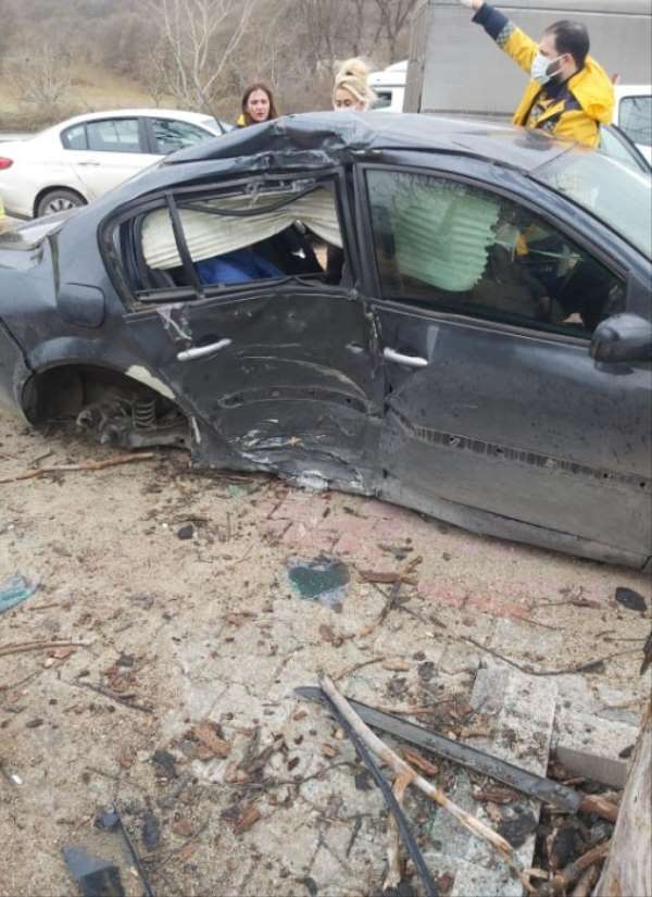 Bursa'da feci kaza: 3 yaralı 
