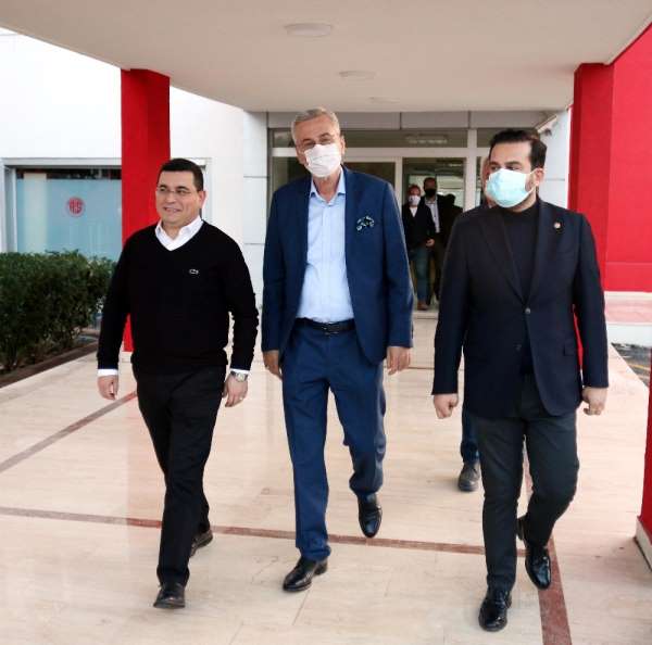 Mustafa Yılmaz'ın Antalyaspor A.Ş. Genel Kurulu öncesi yoğun görüşme trafiği 