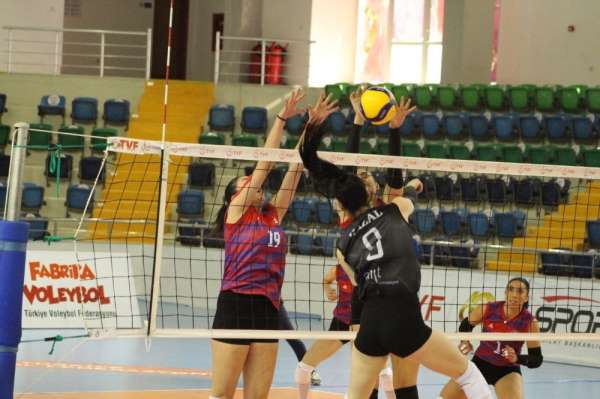 Mersin Büyükşehir Belediyesi GSK Voleybol Takımı 2. sıraya yükseldi 