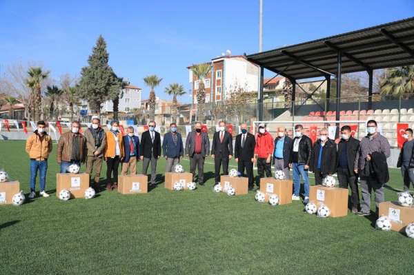 Pamukkale Belediyesi amatörlere malzeme desteği sağladı