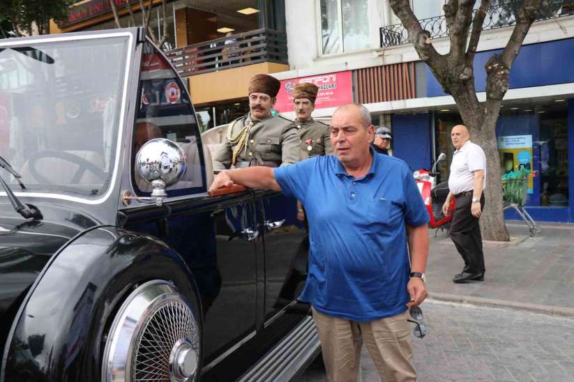 Kendi imkanıyla yaptığı Atatürk'ün makam aracının replikasıyla şehir şehir geziyor - Bolu haber