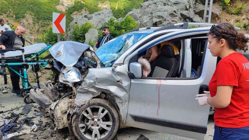 Artvin'de bayram dönüşü trafik kazası: 8 yaralı - Artvin haber