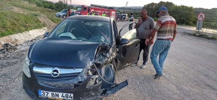 Kastamonu'da hafif ticari araç ile otomobil çarpıştı: 10 yaralı - Kastamonu haber