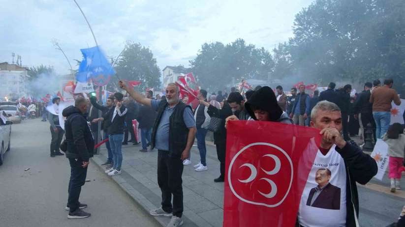 Tokat'ta vatandaşlar seçim sonucunu kutlandı