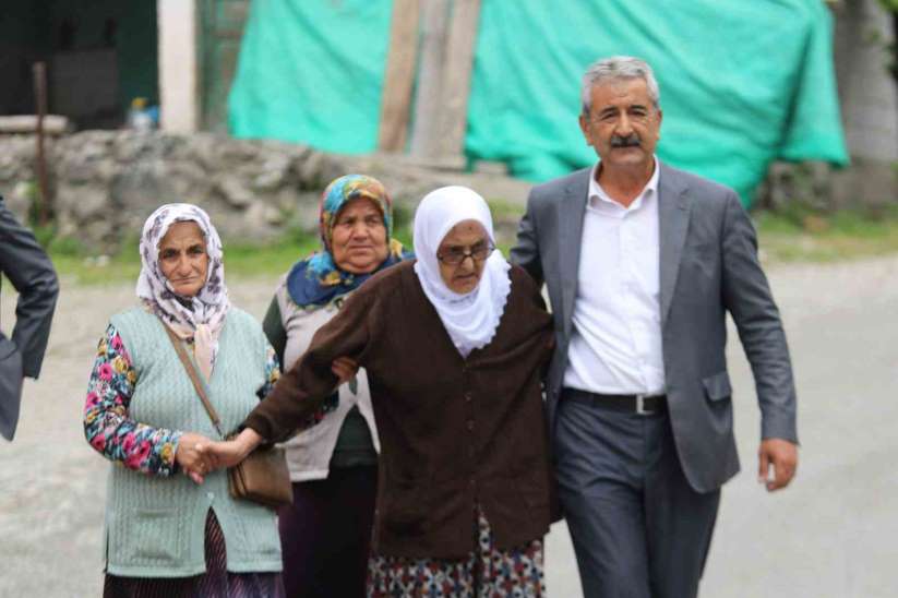 110 yaşındaki Safiye nine 2 tur seçimleri için sandık başına gitti - Zonguldak haber