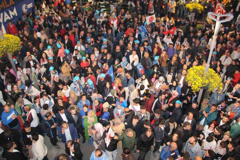 Cumhurbaşkanı Erdoğan'ın seçim zaferi Trabzon'da coşkuyla kutlanıyor