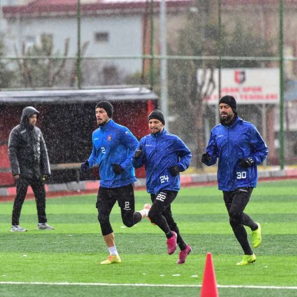 Uşakspor, Ankara Demirspor maçı hazırlıklarına başladı 