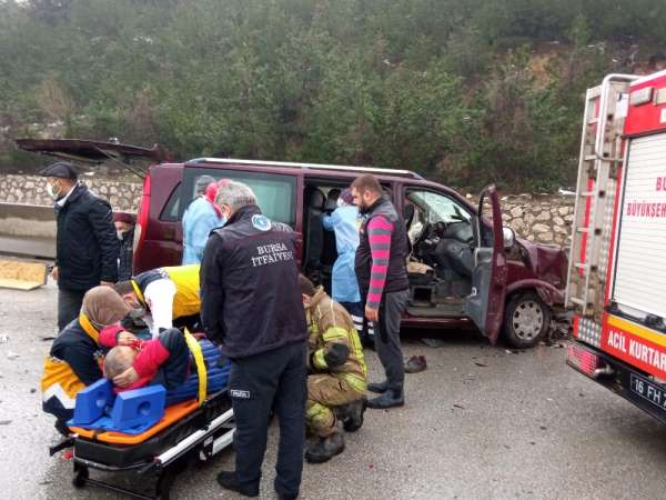 (Özel) Bursa'da yağışla gelen kazada can pazarı: 10 yaralı 