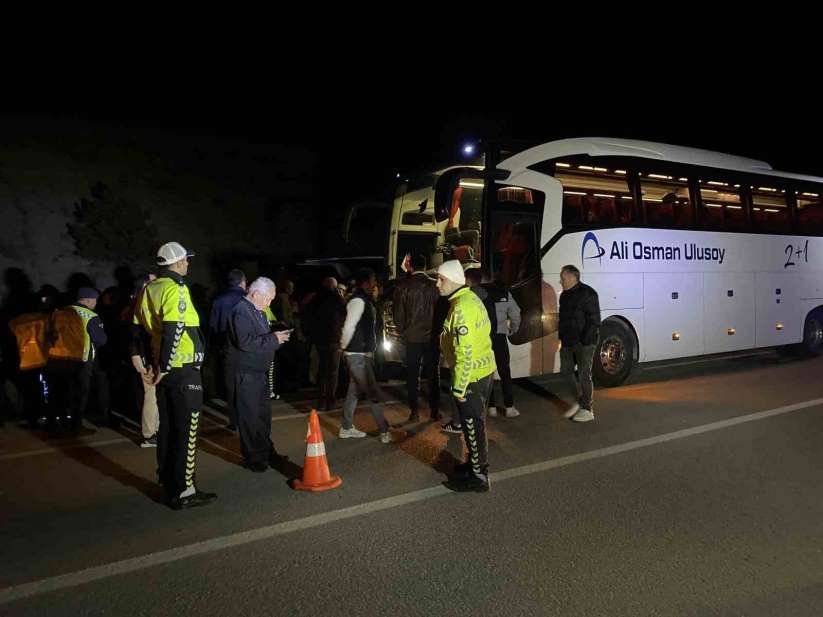 Sinop'ta yolcu otobüsü devrildi: 9 yaralı