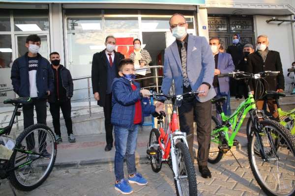Batman Belediyesinden şehit çocuklarına bisiklet hediyesi 