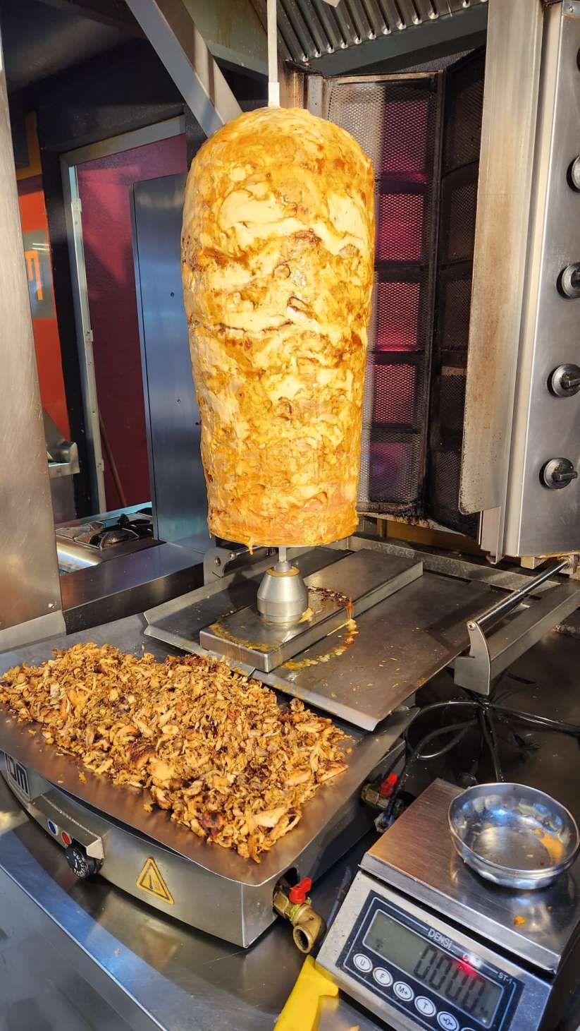 KANATLI ET DÖNER VE KIRMIZI ET DÖNER
