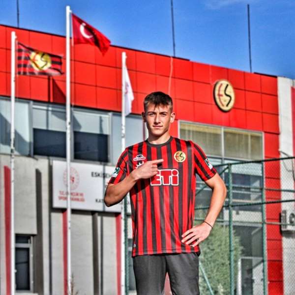 Beşiktaş'ın anlaştığı Bilal Ceylan, Eskişehir'e veda etti