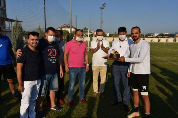 Nazilli Belediyespor'da kaptan Zafer'e doğum günü sürprizi